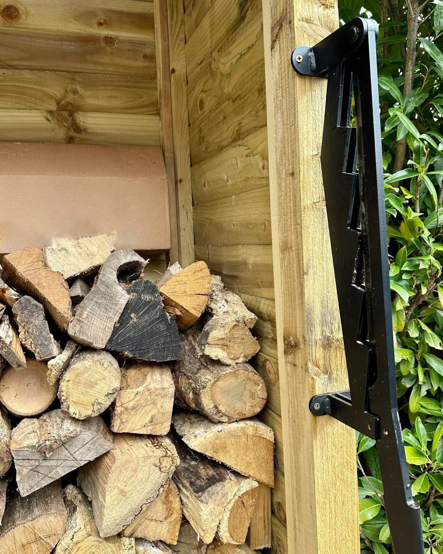 LogMaster™ Wall-Mounted Log Splitter - Image 6